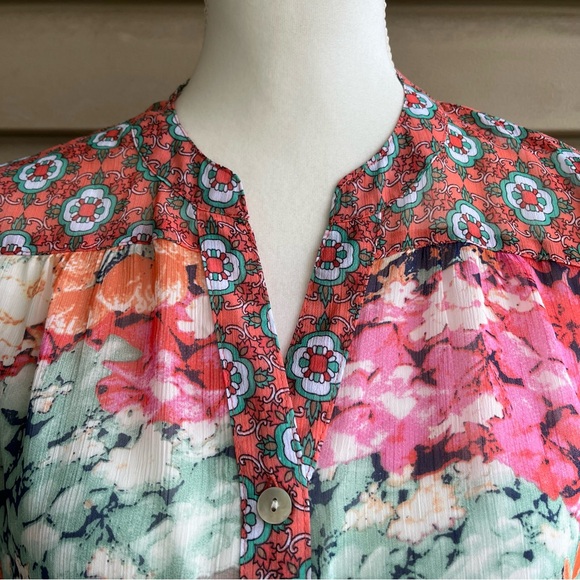 •Fig and Flower• Semi-Sheer Multi-Patterned Button Down Blouse - Size Medium - Picture 3 of 8